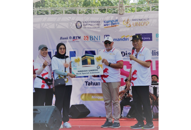 Jalan Sehat Dies Natalis ke-65 UNDIP