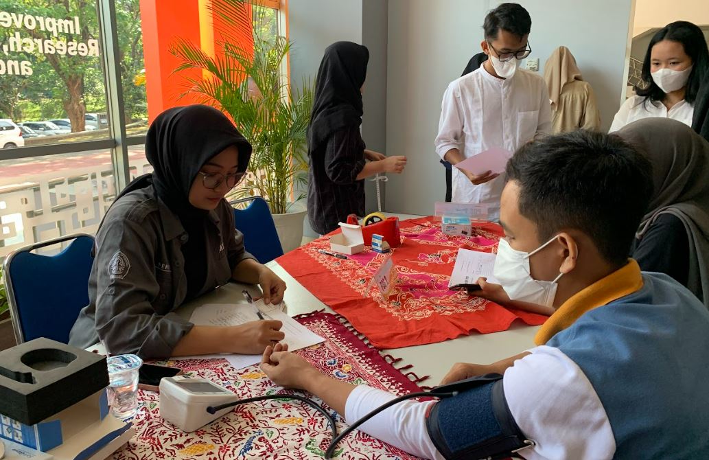 Berlangsung Sukses, Kerja Sama Klinik Pratama Diponegoro 1 dengan Fisip Kampus Sehat, Gelar Senam Sehat dan Posbindu