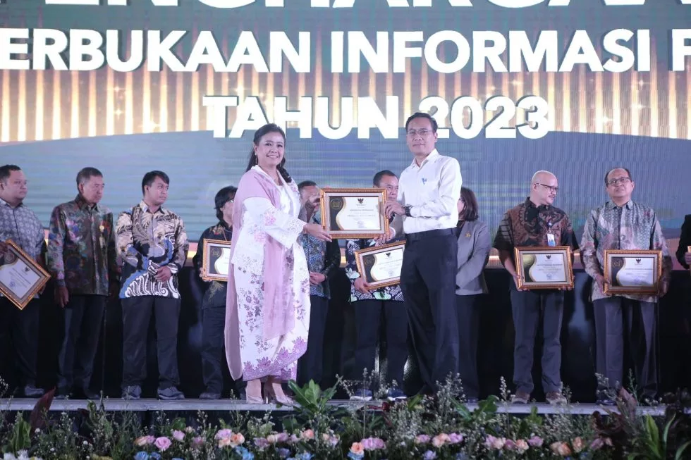 UNDIP Raih Predikat “Menuju Informatif”