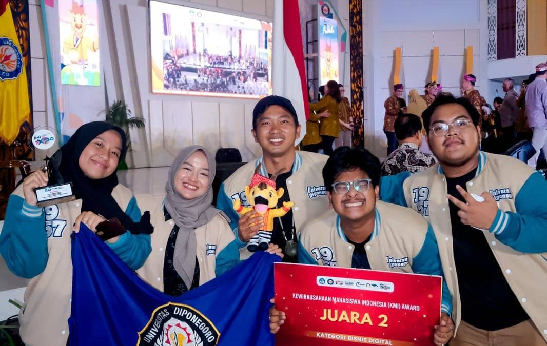 Digital Innovation Brings FISIP UNDIP Student Team BelajarSini.com to Second Place at KMI Expo XV 2024