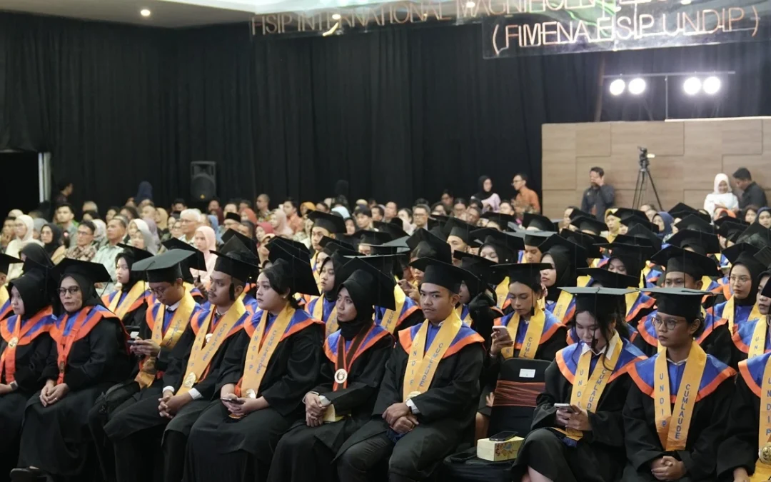 Second Day, First Session of the 178th FISIP Undip Yudisium: Emphasizing the Role of Business Administration Graduates in Creating Opportunities and Efficient Systems